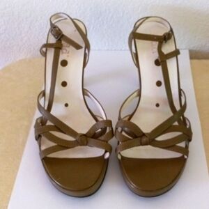 Mudd Brand. Strapping Open-Toe Shoes.  3.5 Heel (from top foot pad).  Slingback.